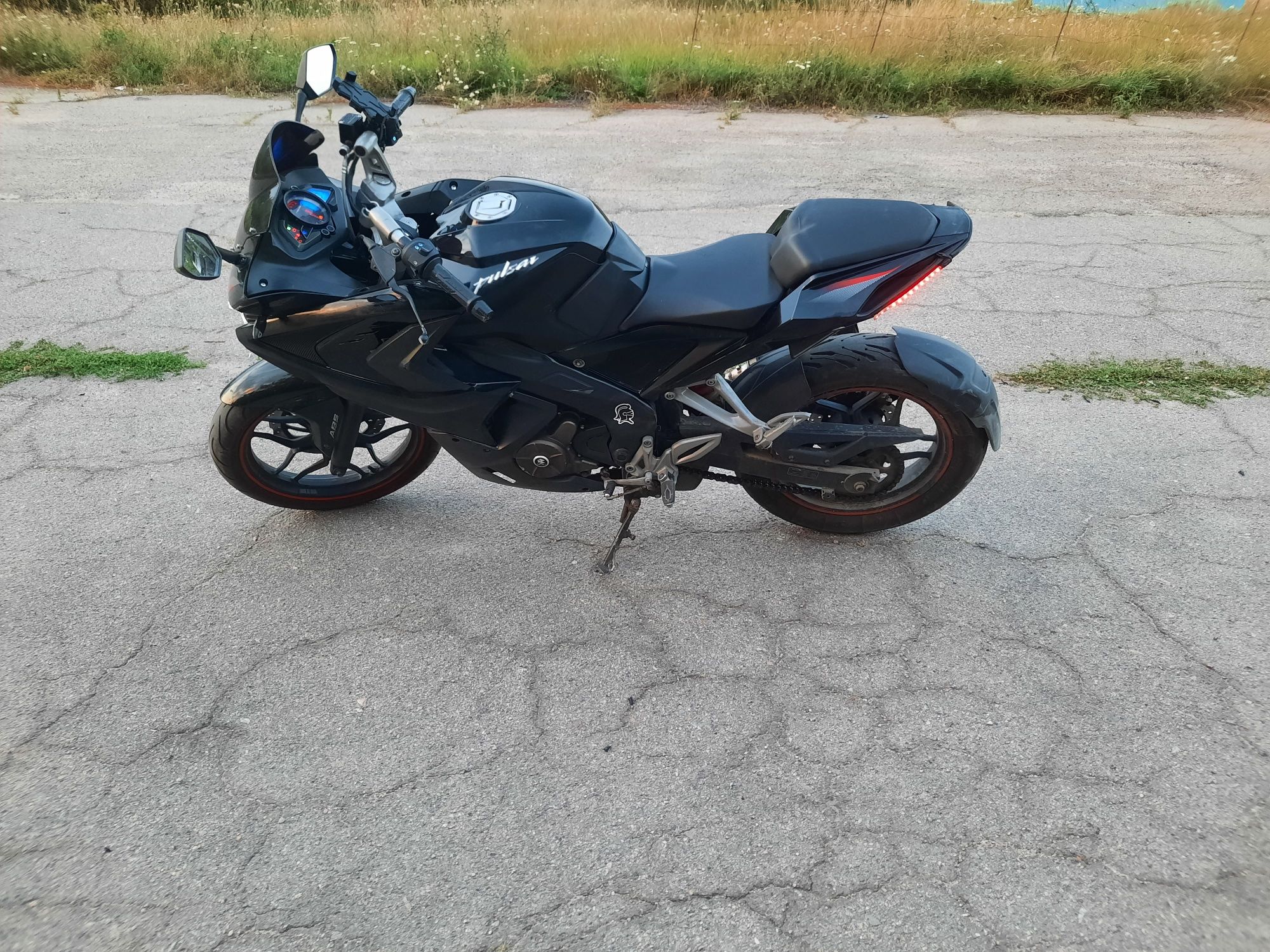 Bajaj pulsar rs 200