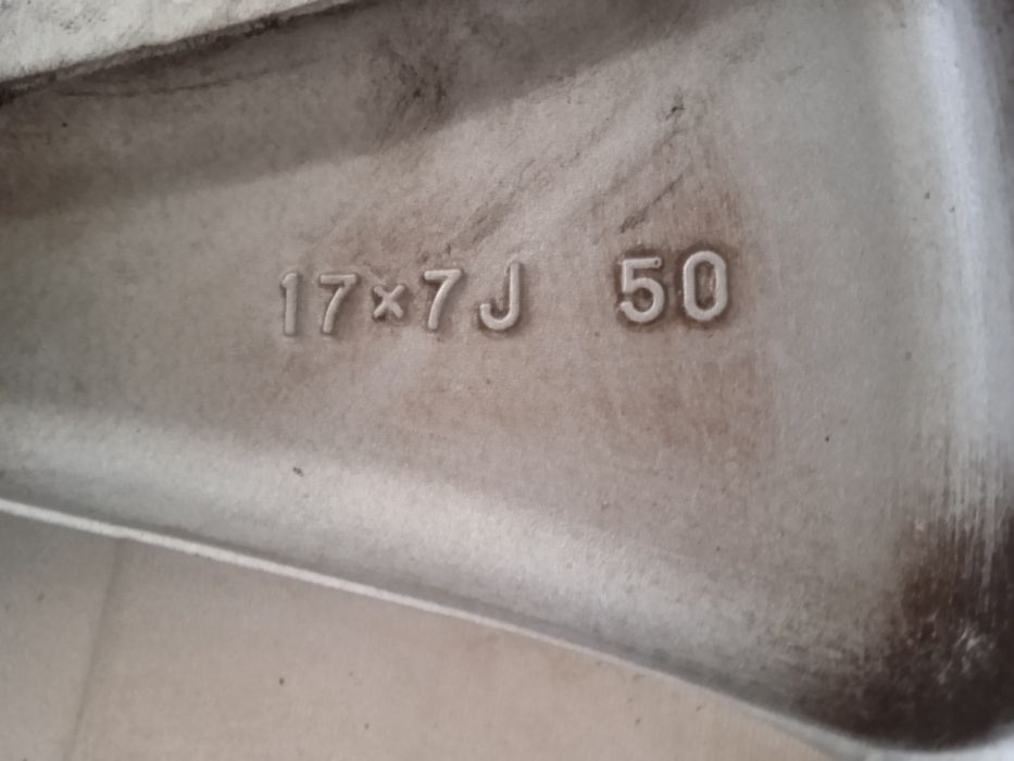 Oryginalne felgi aluminiowe 17 cali Toyota, czujniki ciśnienia, 5x100