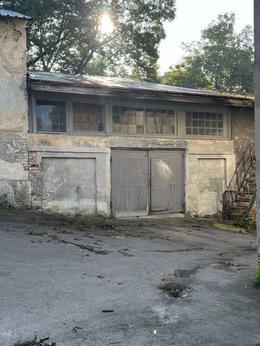 Оренда гаража на вул. Личаківська (центр міста)