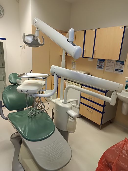 Unit stomatologiczny Adec 300 classic plus pompa i kompresor