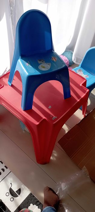 Stolik z krzesełkami