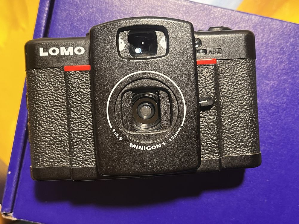 Плівковий фотоапарат lomo