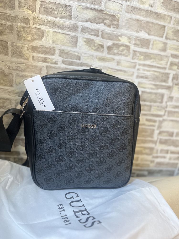 Шкіряна чоловіча сумка GUESS