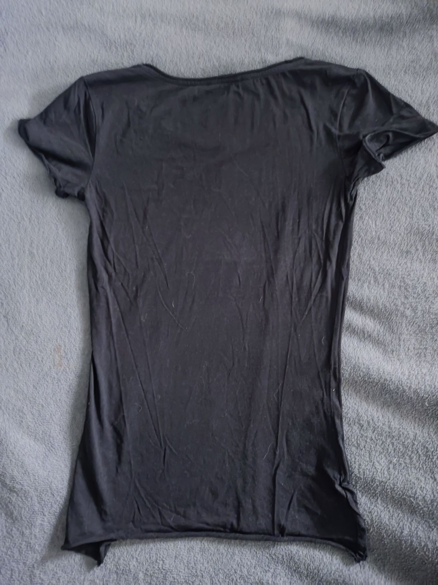 Czarny T-shirt damski z nadrukiem