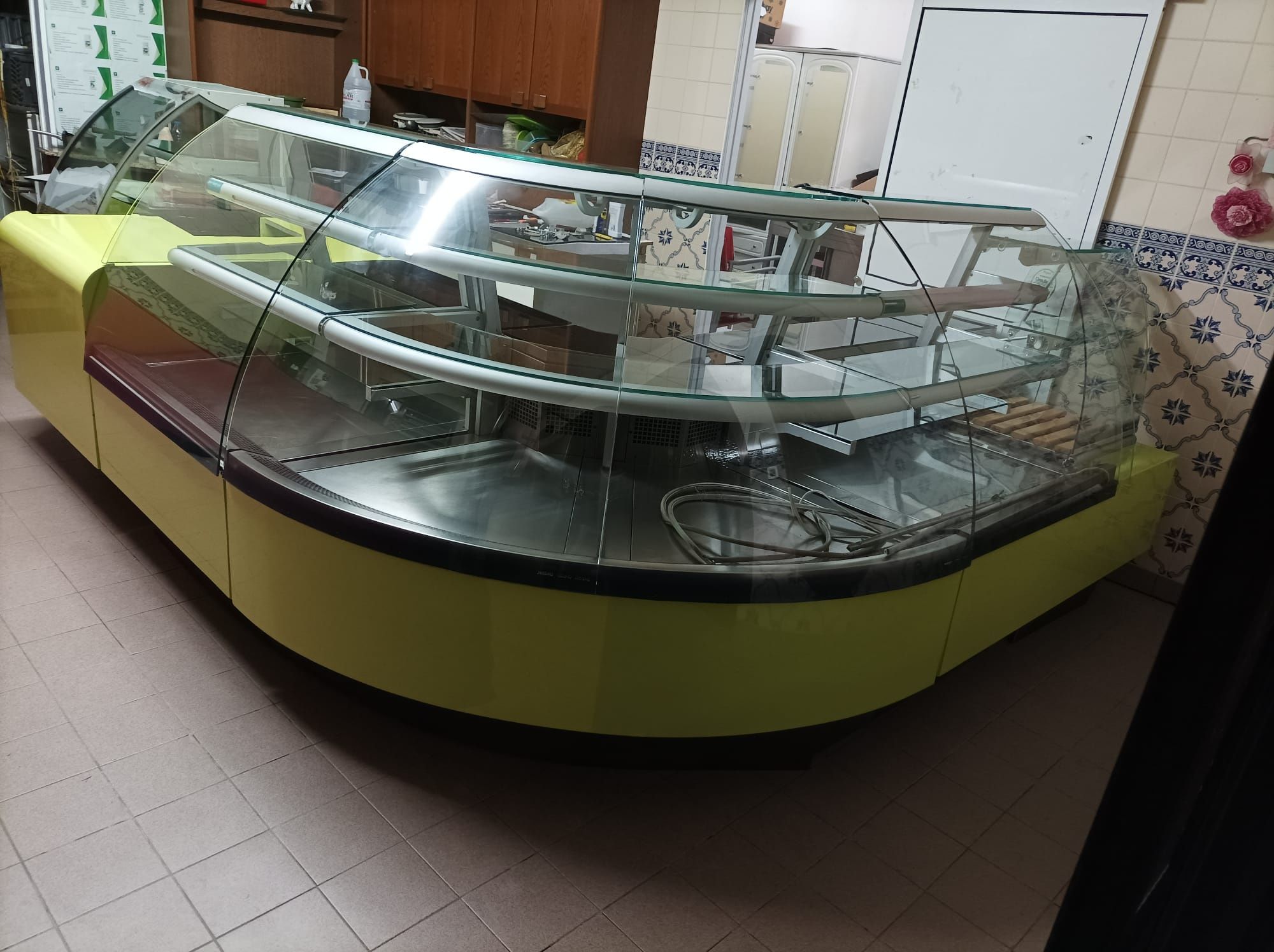 Vitrine Jordão com balcão de pastelaria