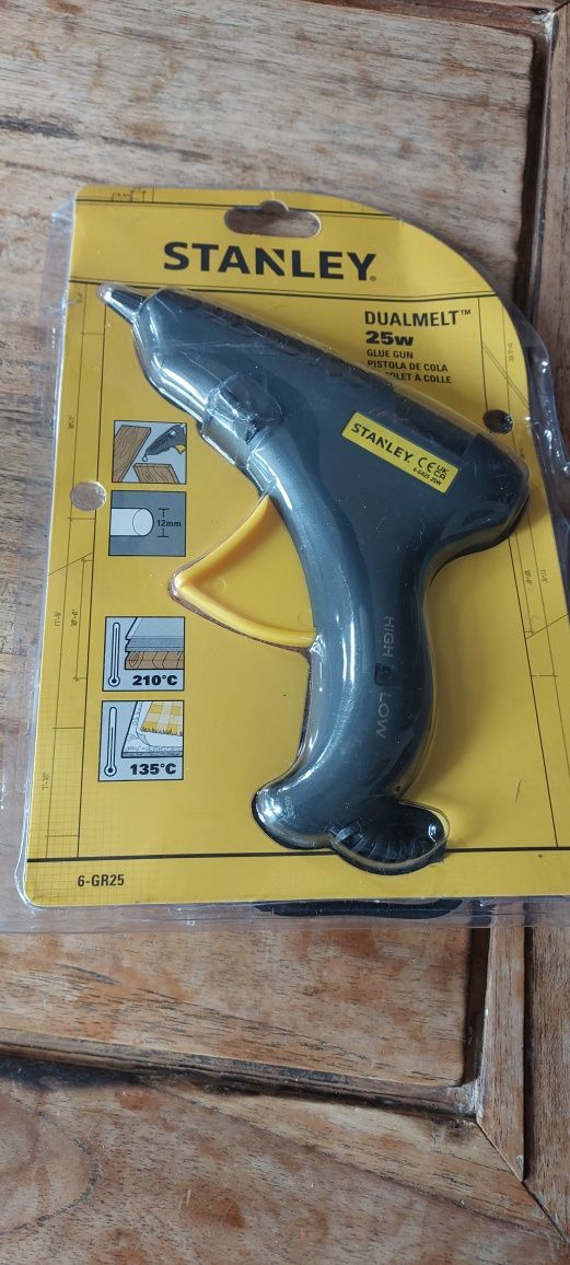 Pistolet do kleju Stanley  dual melt 25w nowy