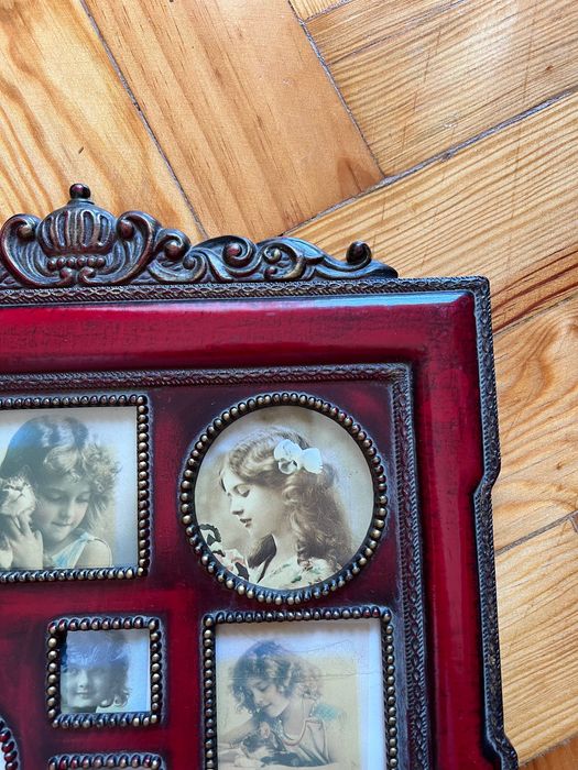 Moldura de fotografias antiga vermelha