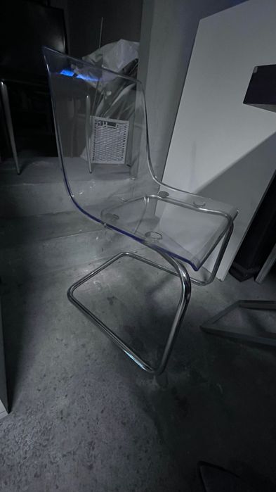 Cadeira transparente Ike