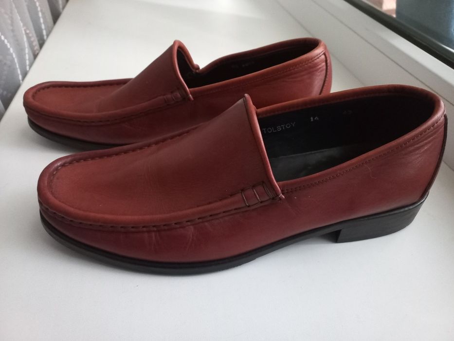 Jones Bootmaker,Британия