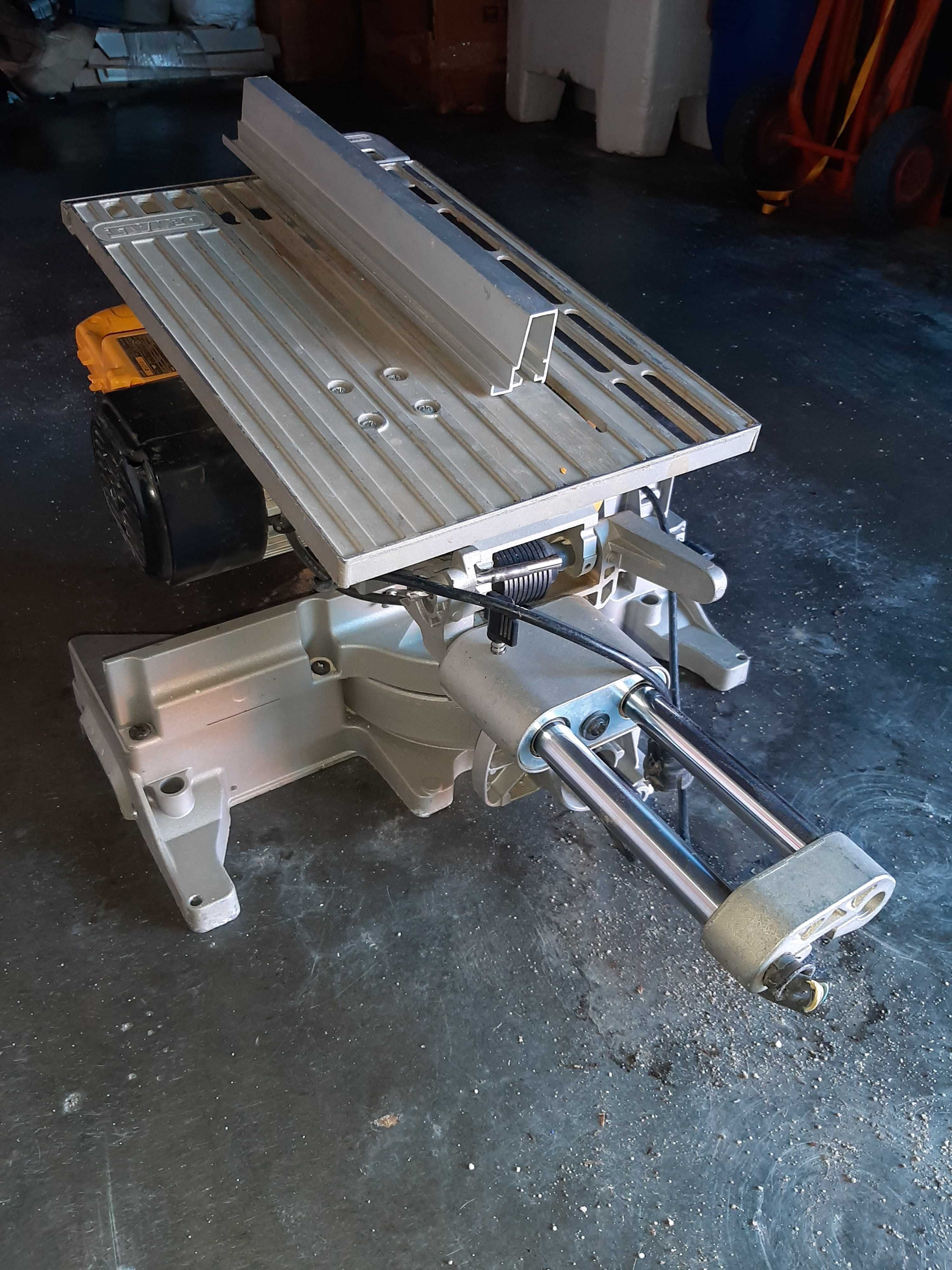 Máquina de corte dewalt