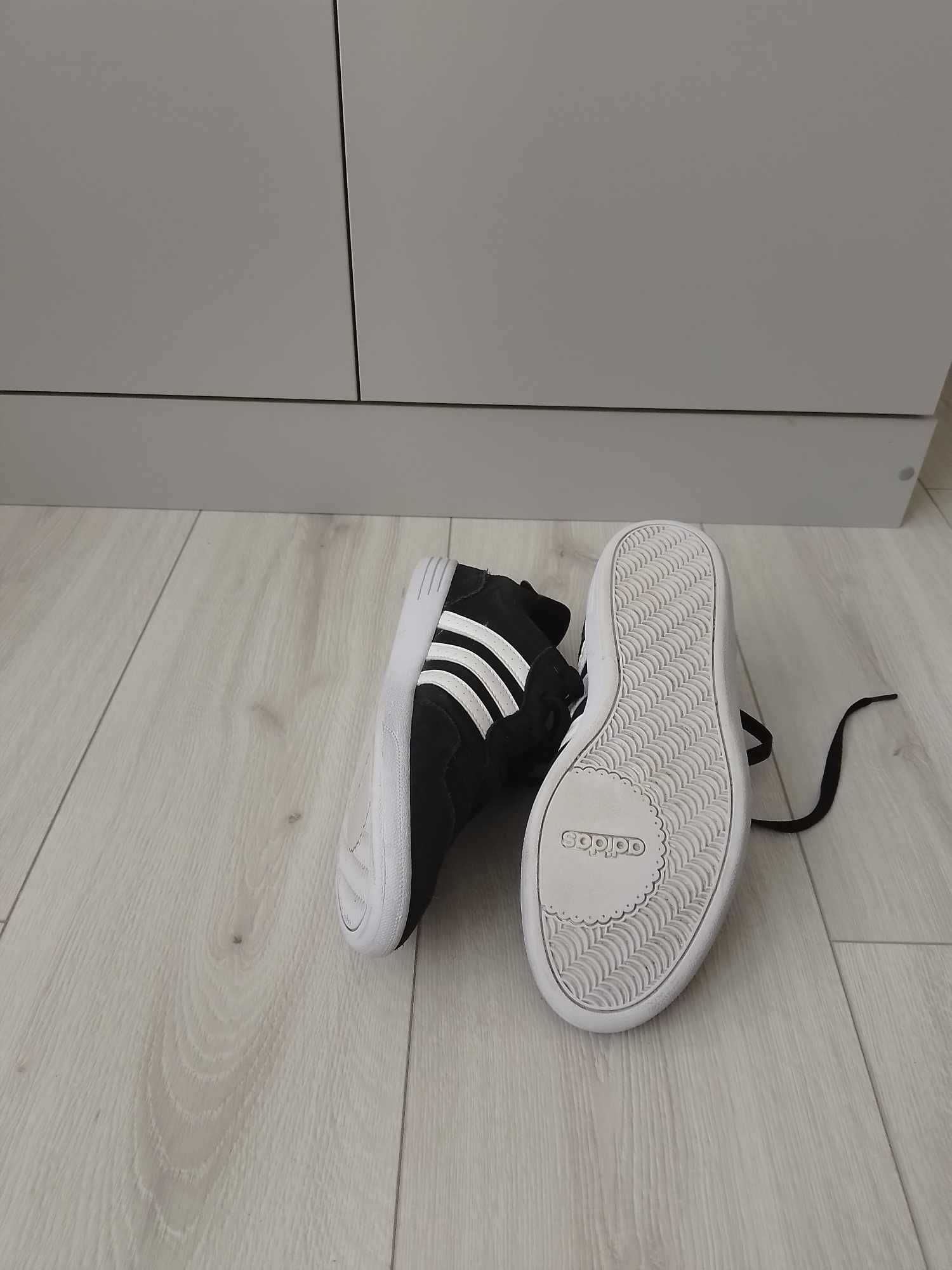 Красовки ADIDAS,39 р