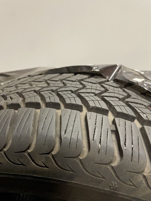 Opony zimowe 215/55R16