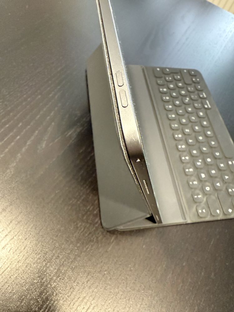 Apple iPad Pro 12.9" (5th Gen) M1 Space Gray + Smart Keyboard Folio