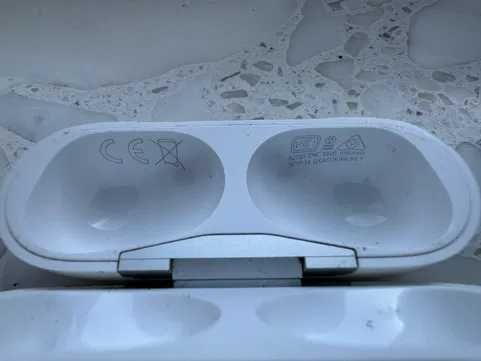 Oryginalne Etui Apple Airpods Pro z Ładowaniem Bezprzewodowym A2190