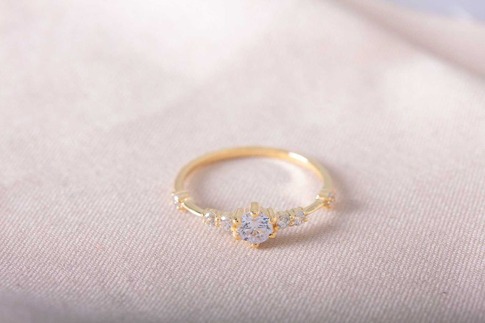 Кольцо из желтого золота с фианитами