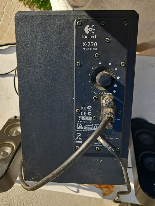 Conjunto 2 colunas e Subwoofer