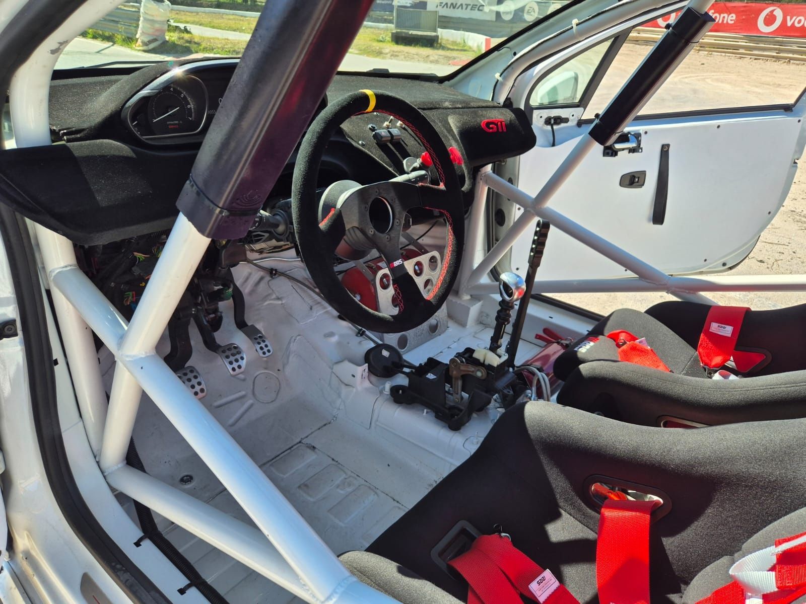 Peugeot 208 gti rally rali competição