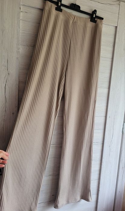 Świetnie spodnie z szeroką nogawką Misspap M