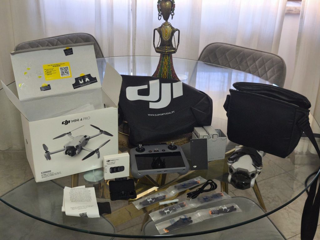 DJI Mini 4 Pro Fly More Combo
