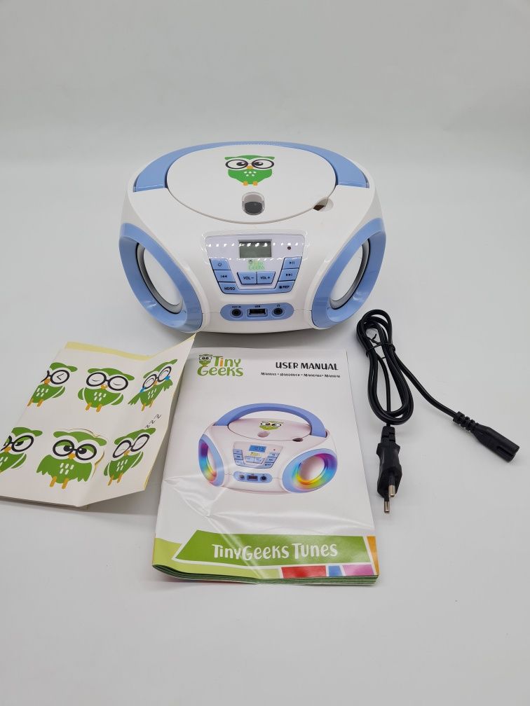 Tiny Geeks Odtwarzacz CD z portem USB  wejściem audio i radio FM