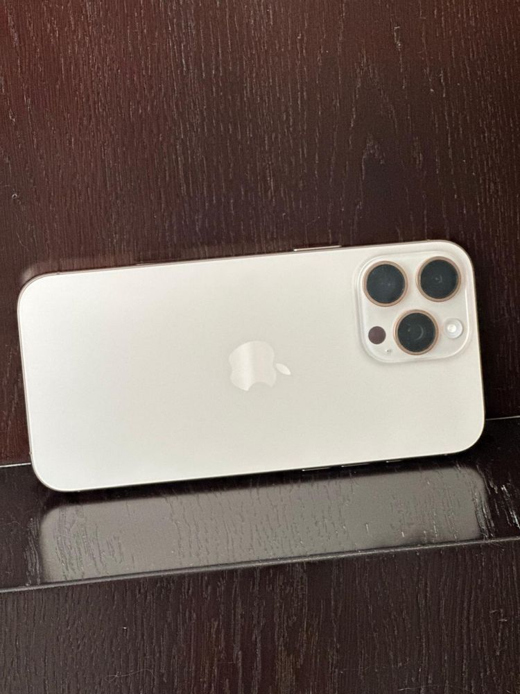 Iphone 16 pro max Titanium Desert