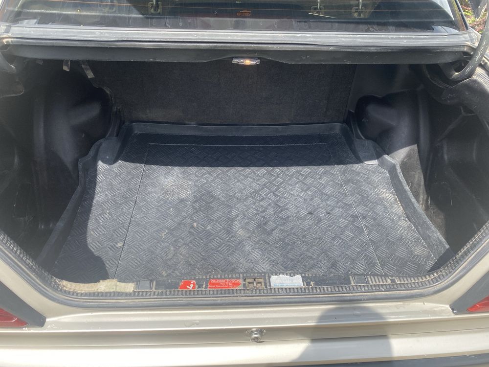 Mercedes benz w124 250d