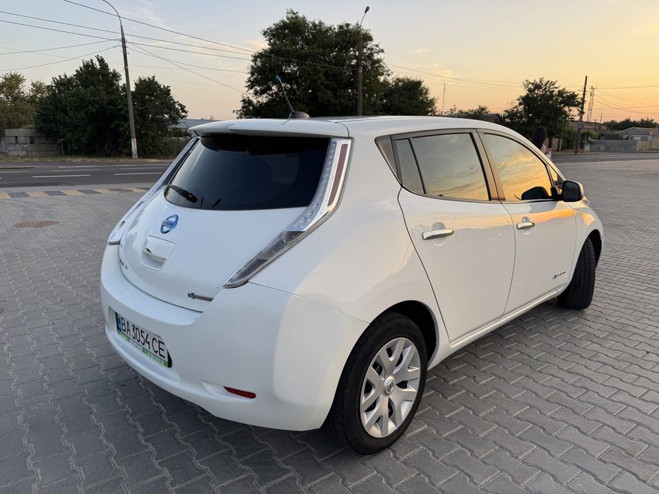 Продам Nissan Leaf