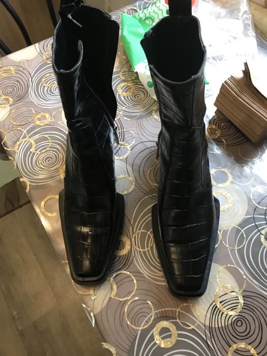 Жіночі осінні ботінки Zara