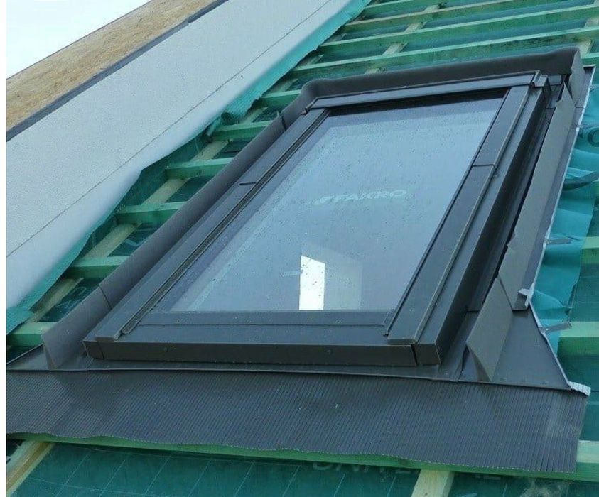 Монтаж ремонт продаж мансардних вікон та чердачних сходів FAKRO