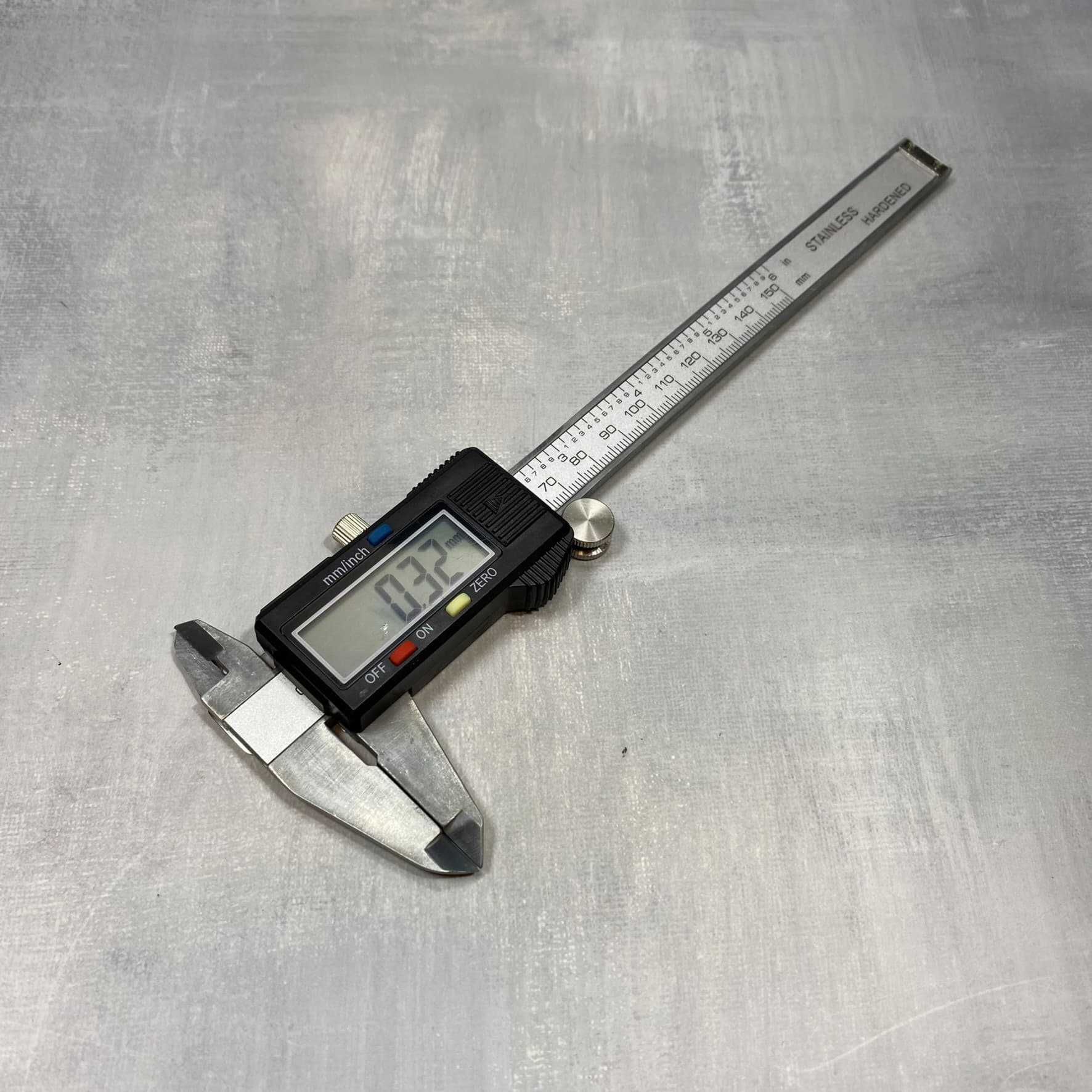 штангель электронный в кейсе с дисплеем 0-150мм Digital Caliper