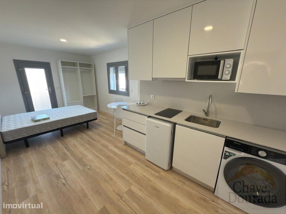 Estúdios T0 novos equipados e mobilados - junto à Escola Superior d...