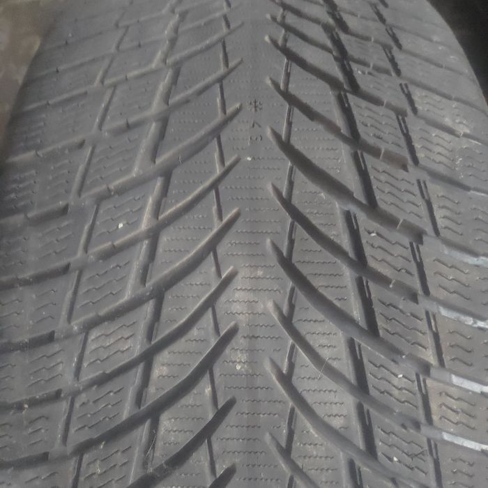 255/40r19 NOKIAN zima 4 sztuki 6-6.5mm