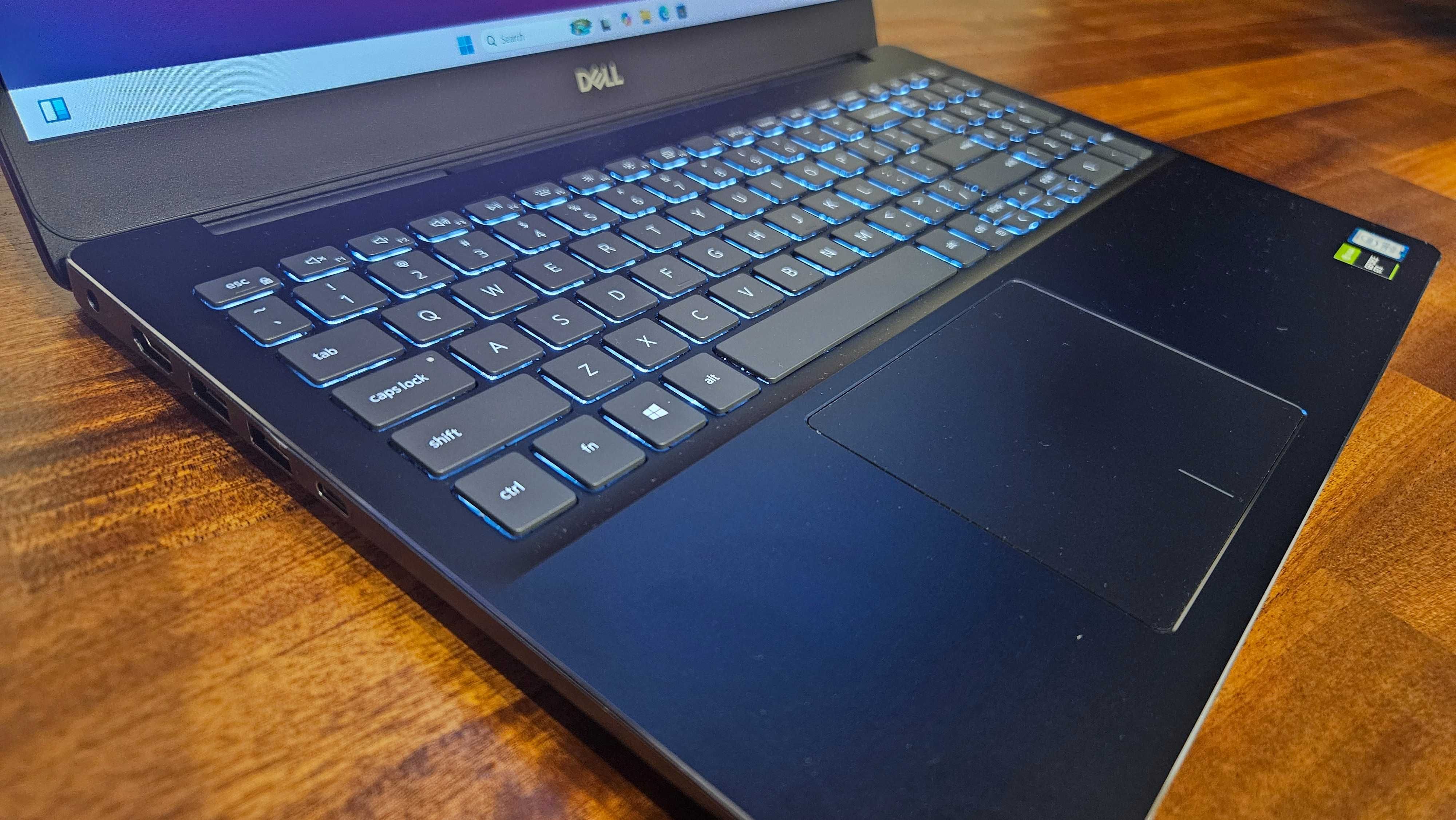 Ноутбук Dell Vostro 7590 /Core i5 9300H/ 16 /256 /GTX 1050 /100% sRJB