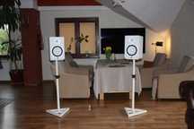 Monitory Studyjne Yamaha HS8 W + Stojaki białe [IDEALNY STAN]