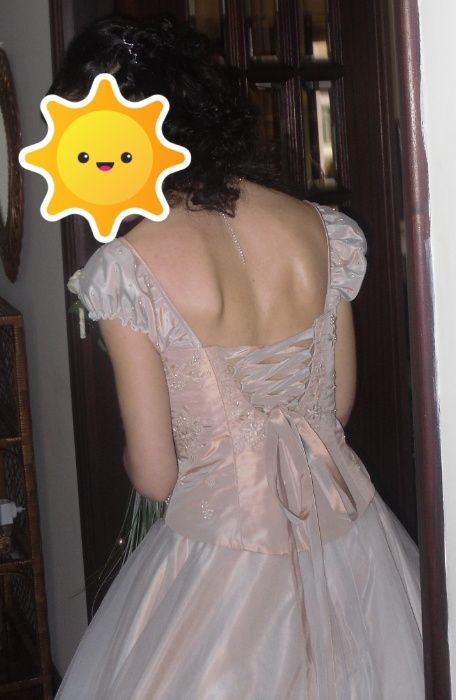 Vestido de noiva rosa, estilo princesa