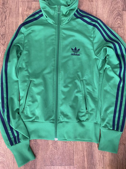 продам адидаску ориг зипка