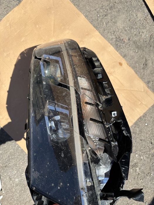 Фара ліва (водійська) Passat B9 2020 — тріснута, але робоча