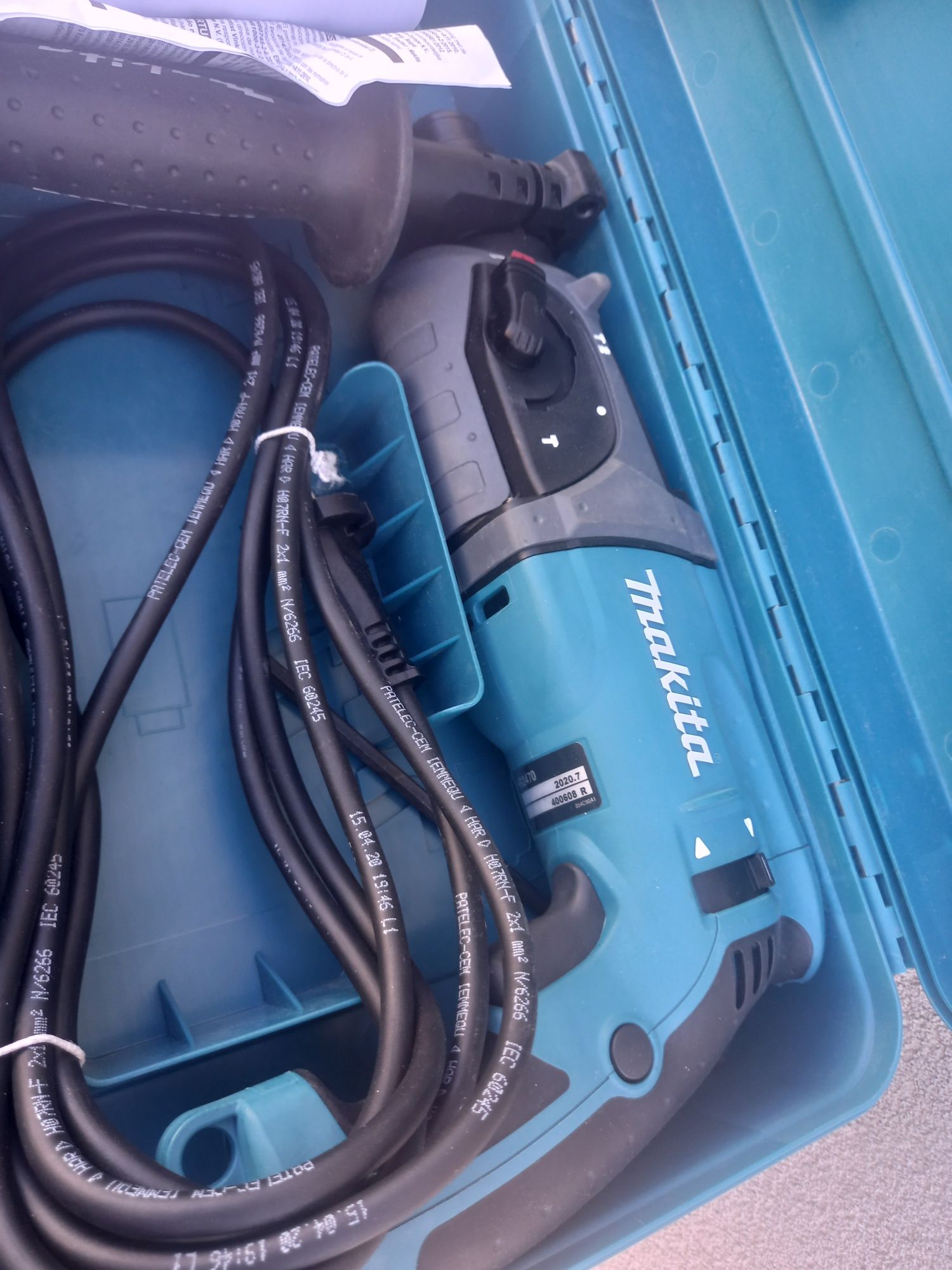 Makita HR 2470---młotowiertarka 780 Watt---Praktycznie Nowa,komplet