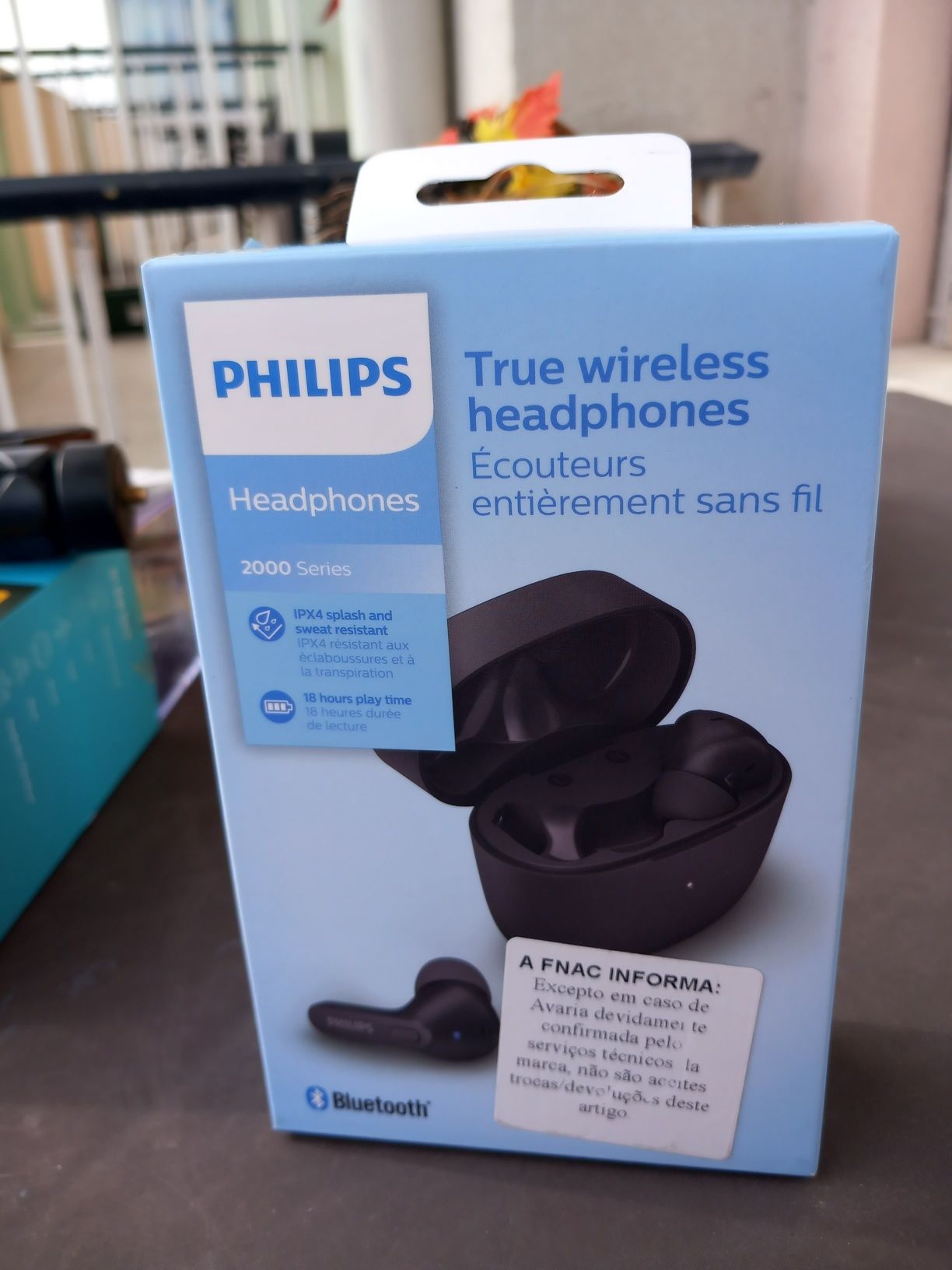 Auriculares Philips serie 2000.