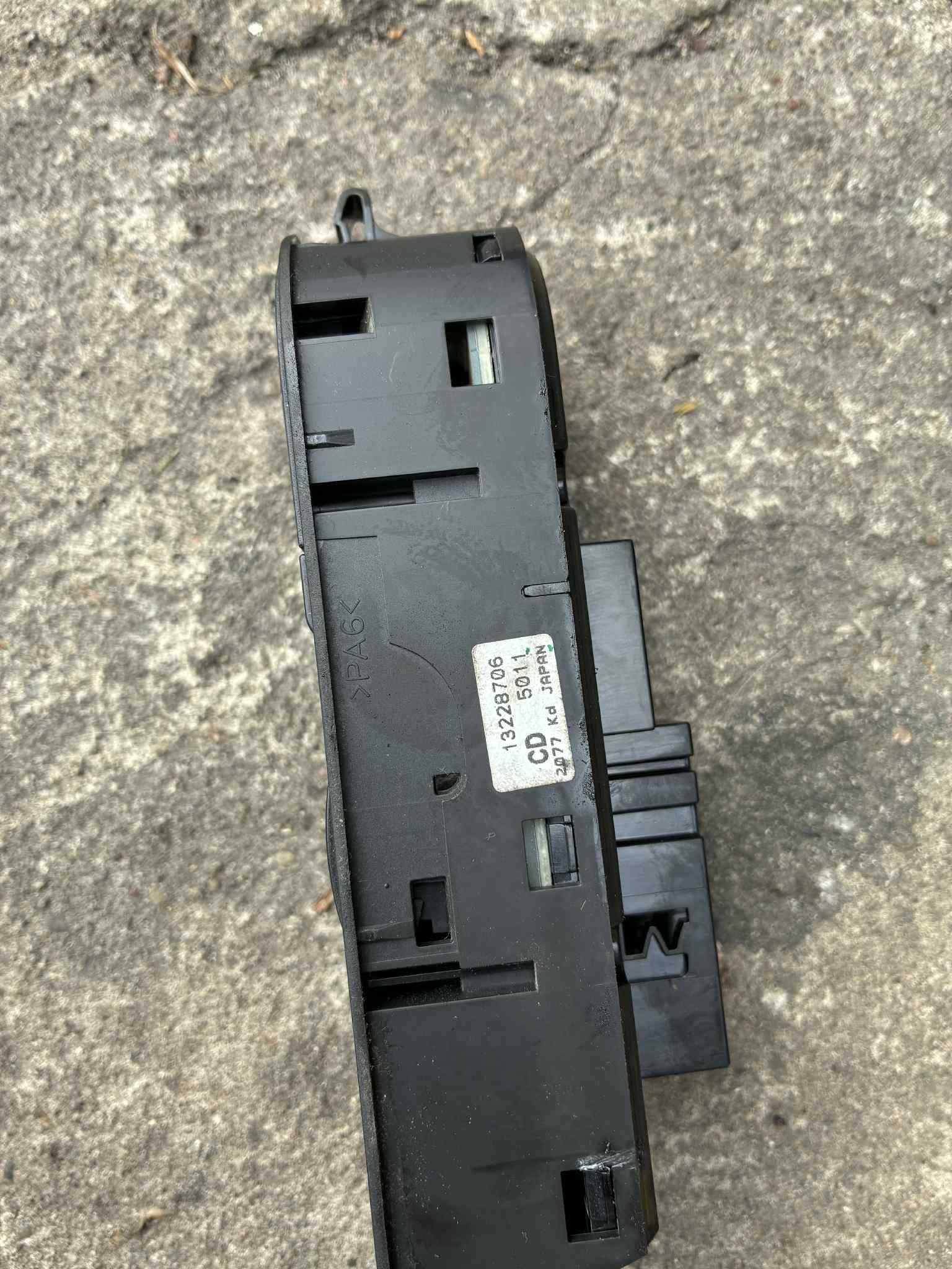 panel sterowania przełącznik szyb opel astra H III 3