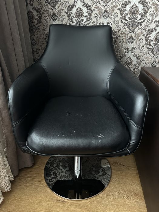 Крісло офісне або домашнє