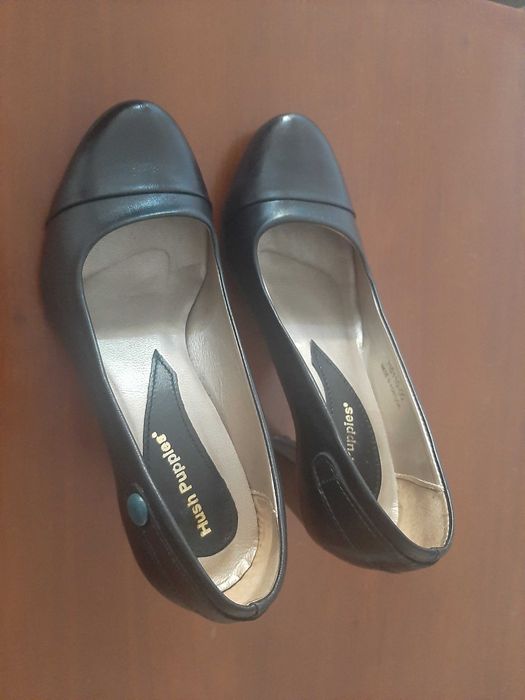 Sapatos pretos Hush Puppies em bom estado n° 38