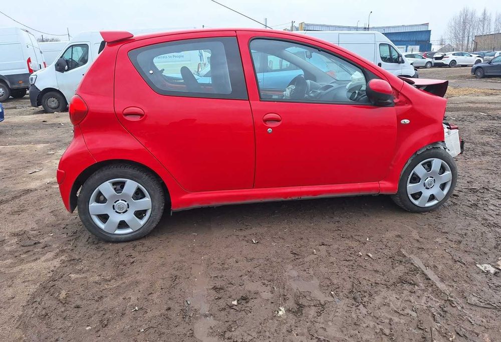 2006 Toyota Aygo 1.0 VVTI 69KM 1KR-FE kolor 3P0 Silnik części