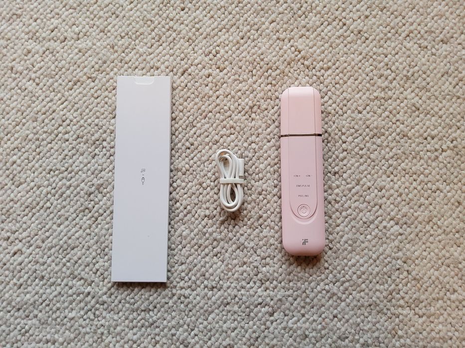 Peeling kawitacyjny odkurzacz usuwanie wągrów zaskórników skincare