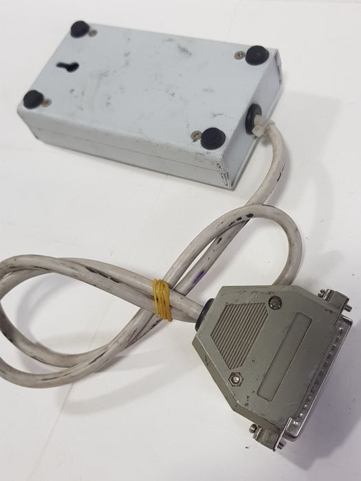 Разветвитель с четырьмя 9-контактными разьемами D-sub (DB9)