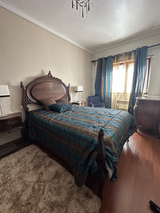 Cama de casal em madeira