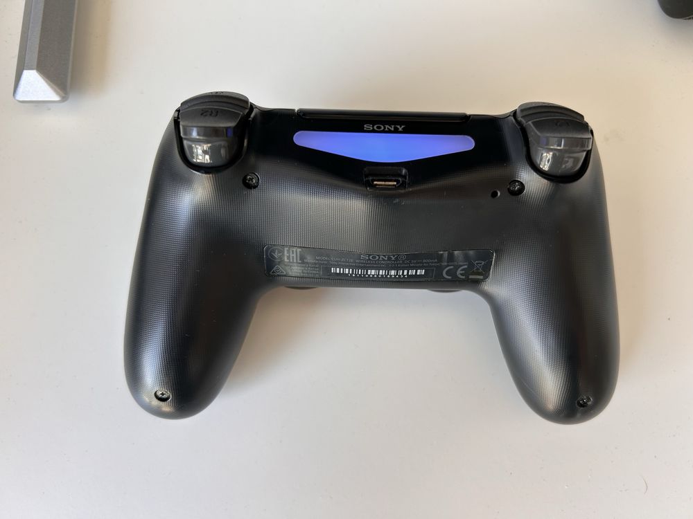 Konsola PS4 Pro 1TB + Pad DualShock4 V2