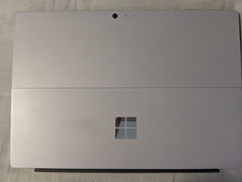 Microsoft Surface Pro 5 m3-7Y30/4Gb/128Gb с клавиатурой и зарядкой