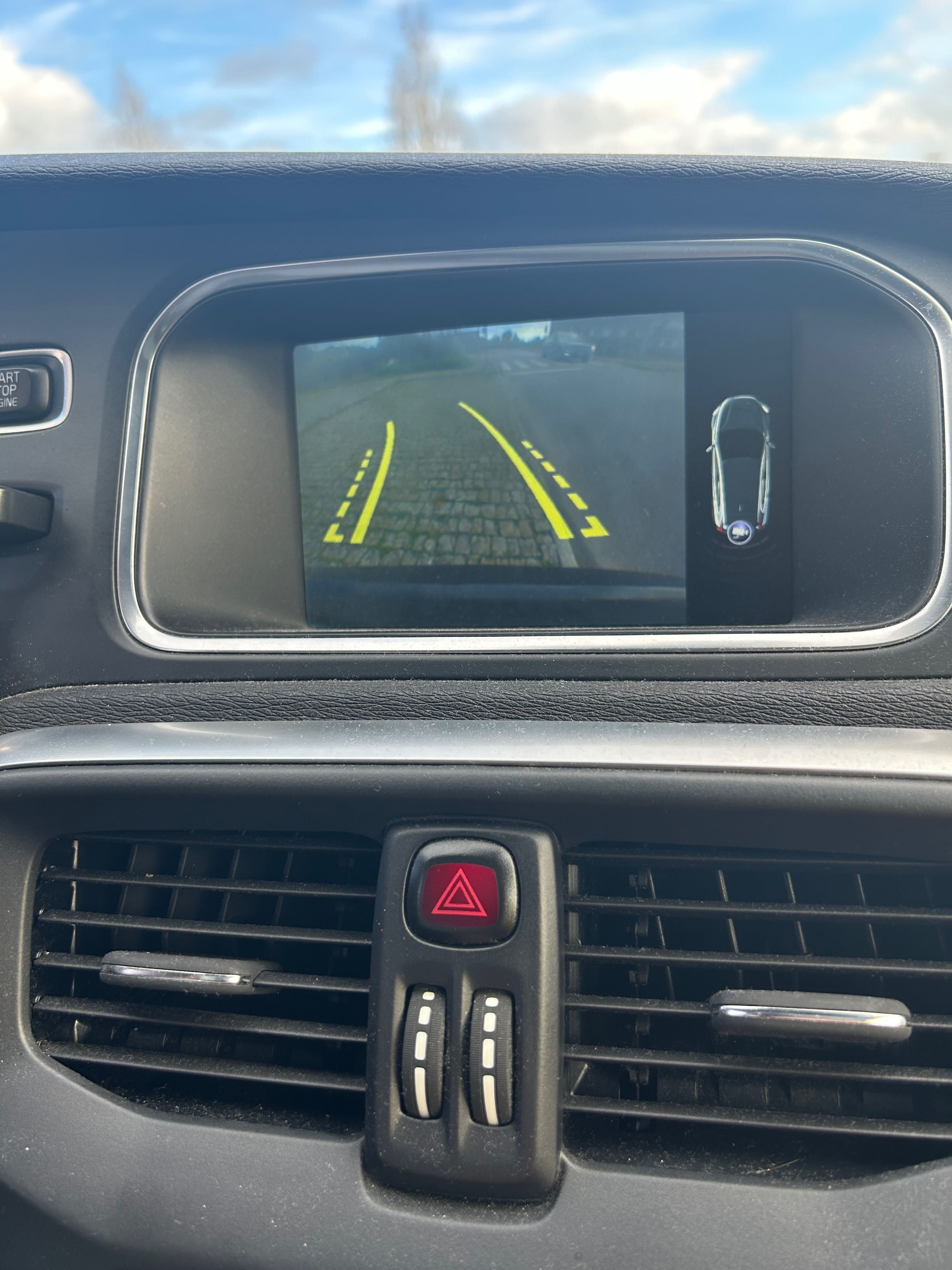 Volvo V40 R Design