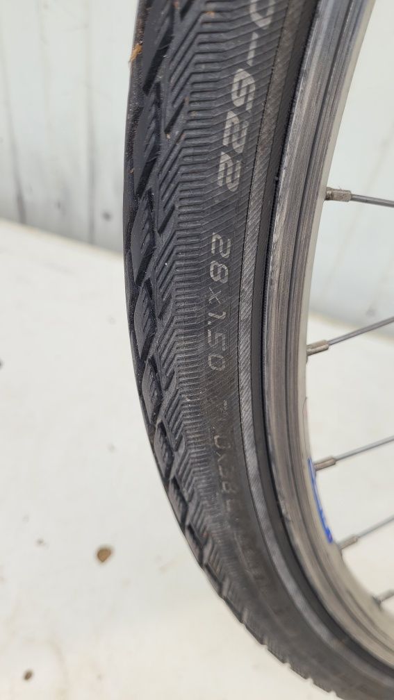 Koło rowerowe przednie 28 cali z prądnicą shimano